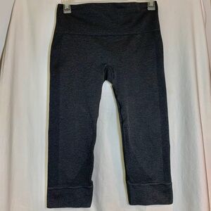 lululemon athletica charcoal gray capri/cropped leggings